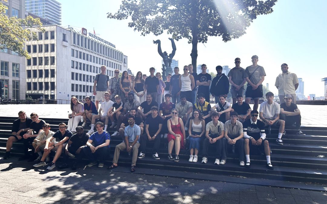 Surfer in der Innenstadt, digitale alte Meister und Europas größter Hafen